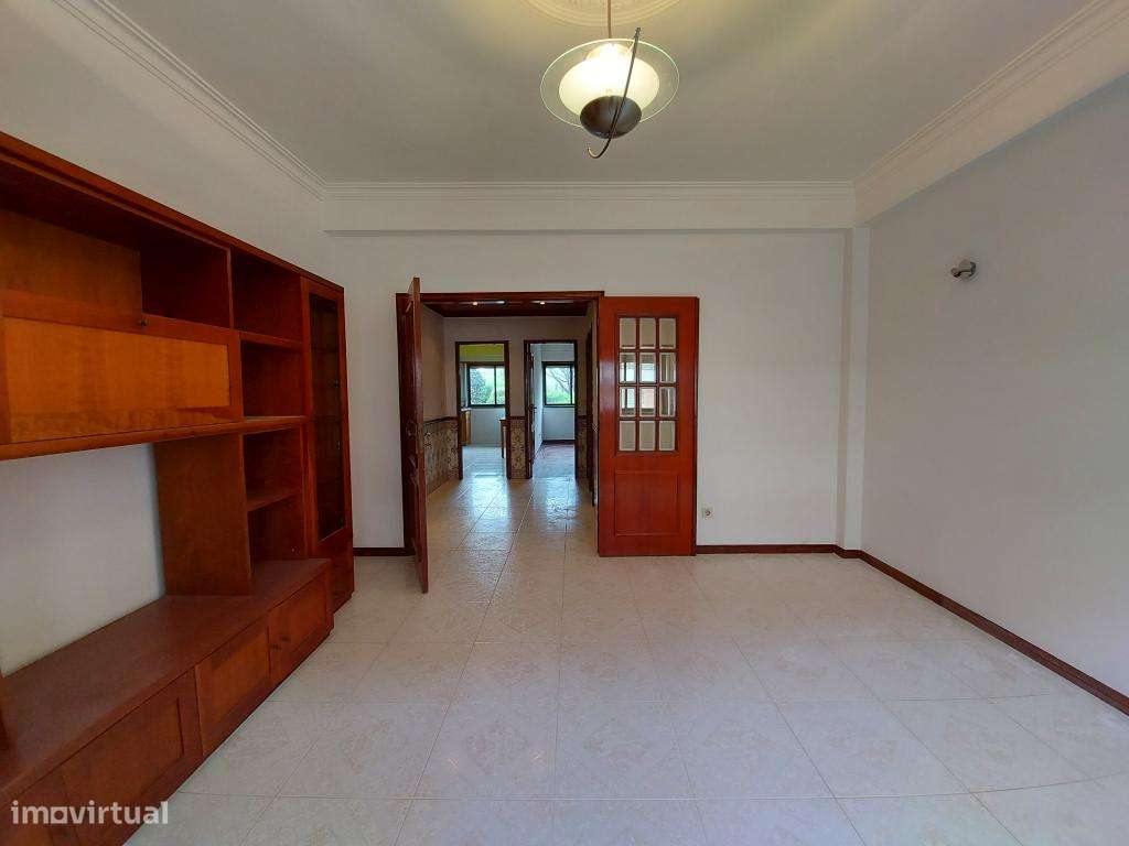 Arrendo  T1 Próximo Universidade Atlântica. - Grande imagem: 4/16