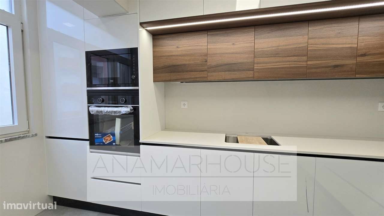 T2 Remodelado com varanda na Mina de Água, Amadora-13