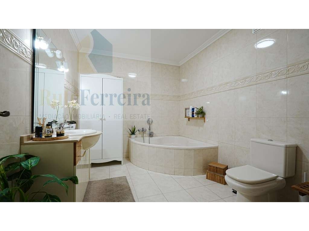 Já viu a área deste apartamento T3 com terraço- Mafra !!-26