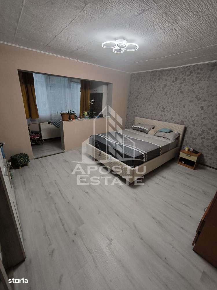 Apartament cu 3 camere, centrala proprie, zona Sagului - Imagine principală: 2/8