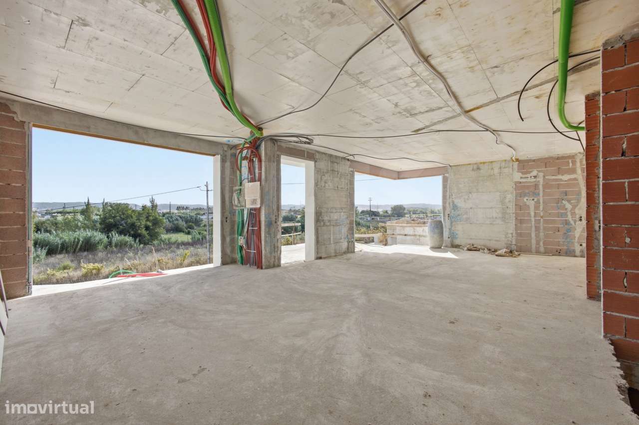 Moradia T4 com piscina em lote de 759m2 em Amoreira Óbidos-8