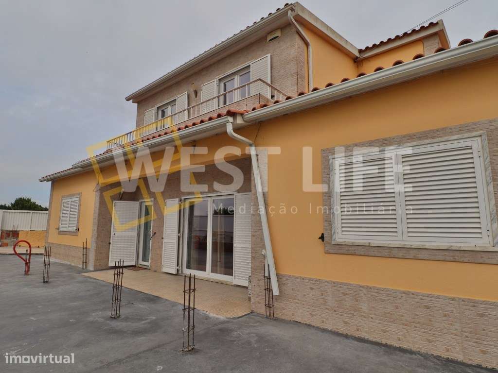 Moradia T4 Independente a 8 minutos das PRAIAS com Logradouro e Vis... - Grande imagem: 2/24