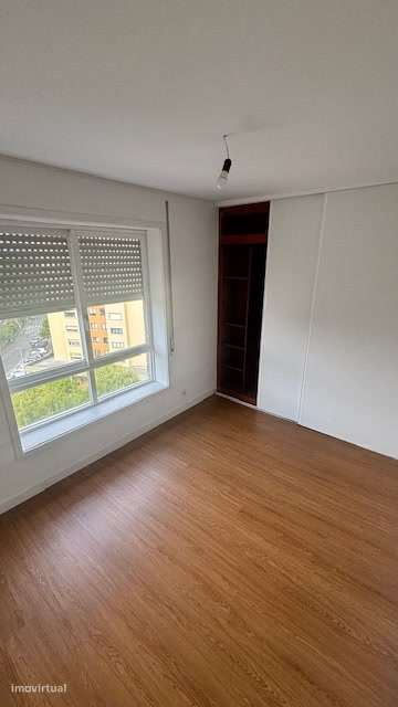 T2 Totalmente Remodelado em Ramalde | Garagem + Arrumos-8