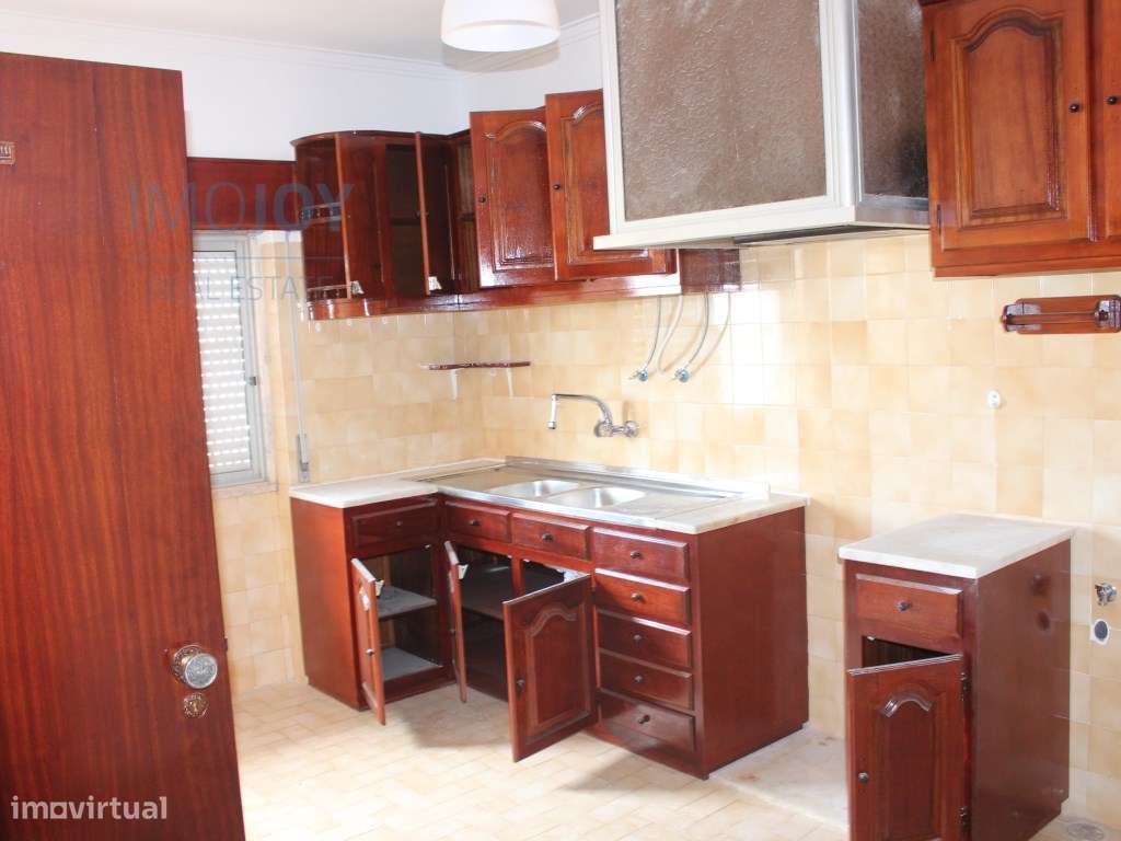 Moradia T3 para Remodelação em Famões - Grande imagem: 4/19