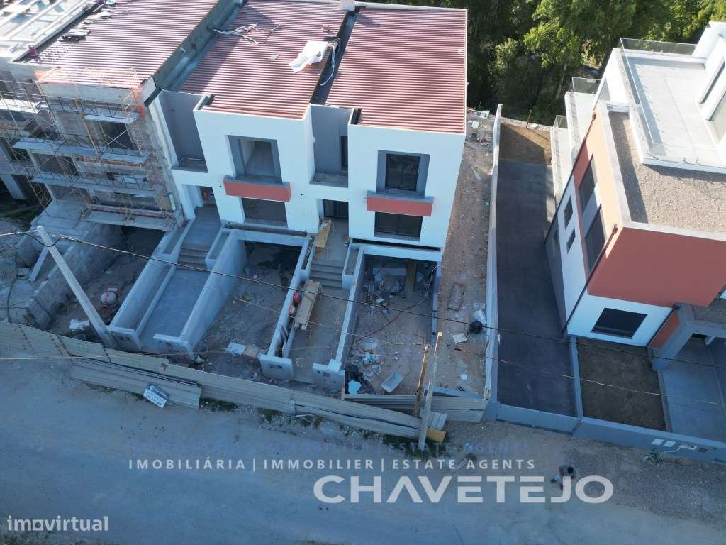 Moradia T4 de arquitectura moderna junto à cidade de Tomar. Ultimas... - Grande imagem: 5/28