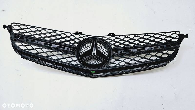 GRILL ATRAPA MERCEDES C-KLASA W204 LIFT 6.3 AMG - 8