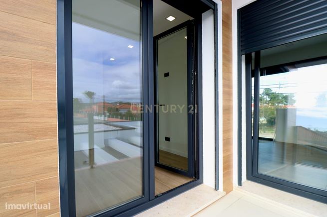 Luxuosa moradia isolada de 5 assoalhadas com excelentes áreas - piscin-41