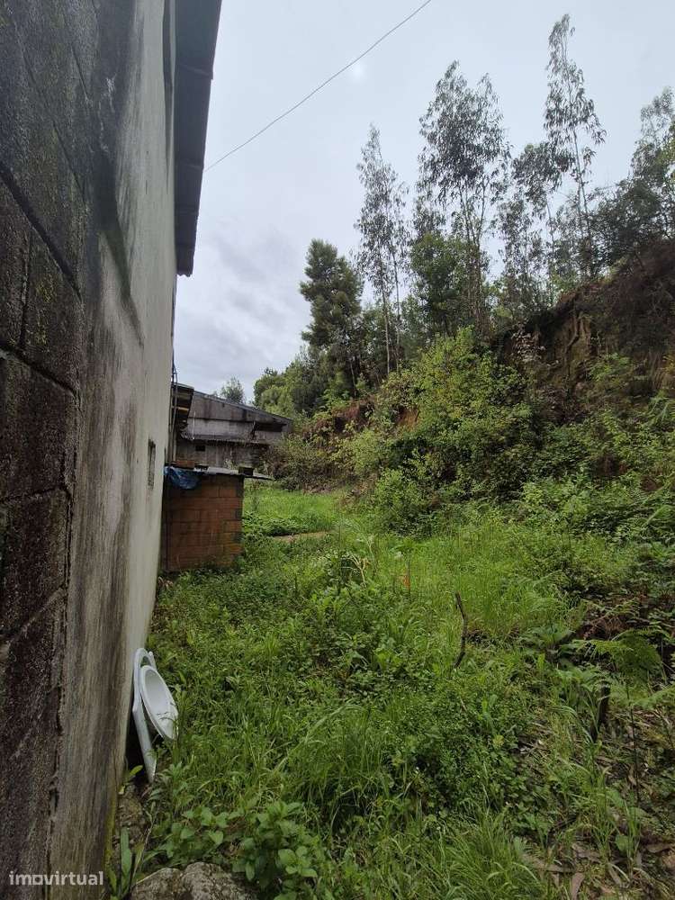 Moradia com Armazem em Santa Maria da Feira-10