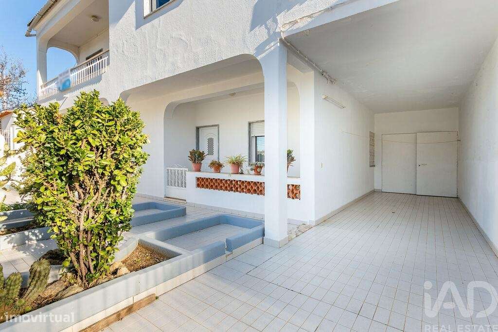 Moradia bi-familiar T6 em Ferreiras de 183 m2 - Grande imagem: 4/24