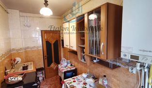 Apartament 3 camere, semidecomandat, zona centrala