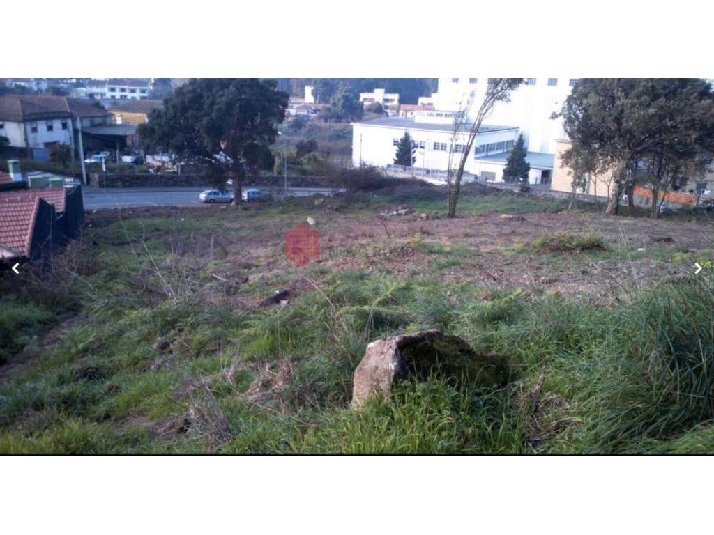 Terreno com viabilidade de construção para três moradias. - Grande imagem: 4/4