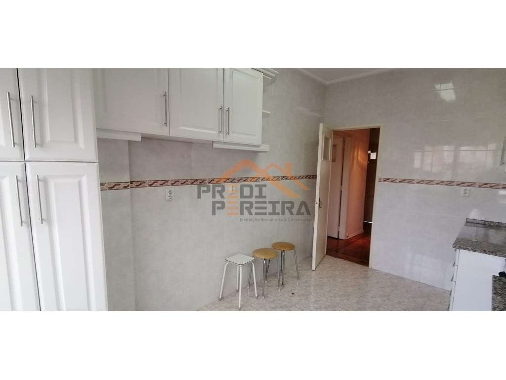 Apartamento T2 no centro da Damaia - Excelente localização. - Grande imagem: 5/22