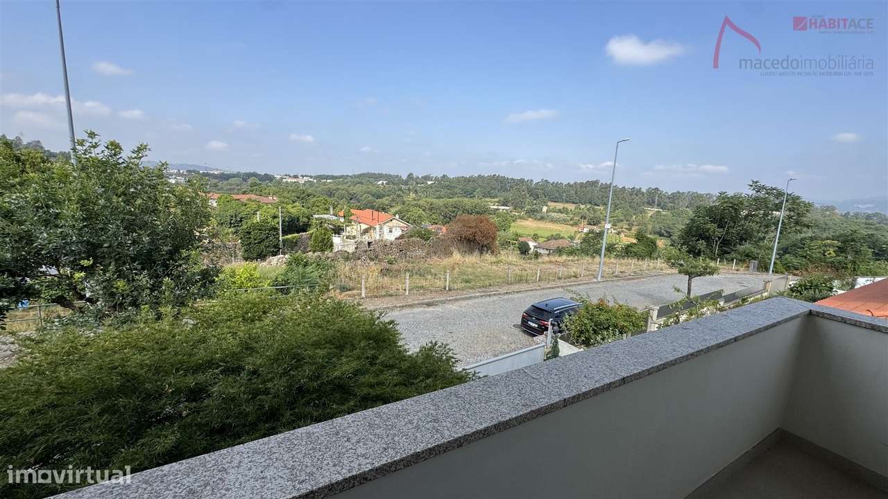 Moradia Isolada T3 com Piscina em Adaufe, Braga-40