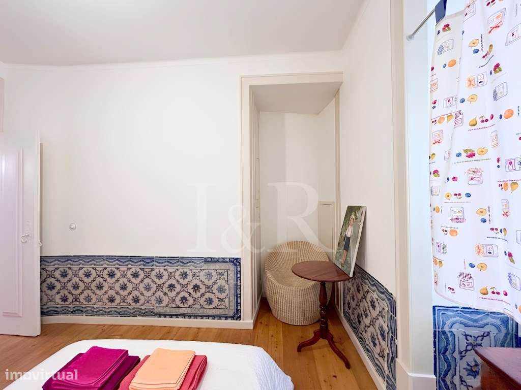 Apartamento T3 renovado no centro histórico de Lisboa-23