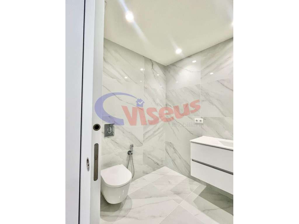 Apartamento T3 Penthouse Coimbrões-22