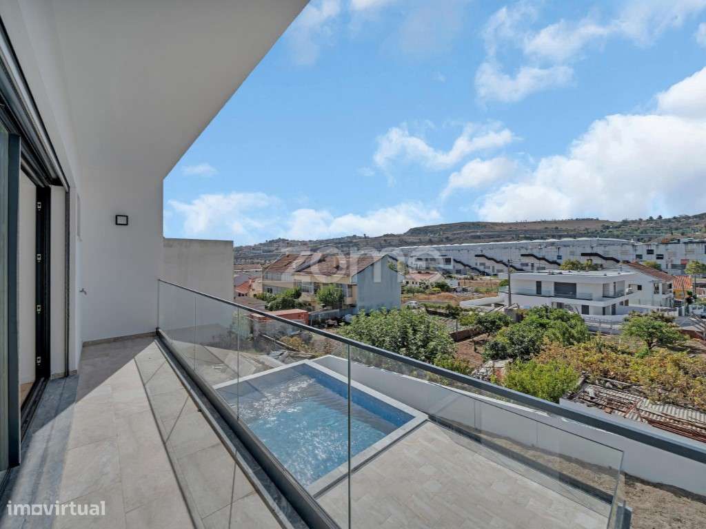 Moradia T6 Famões-1