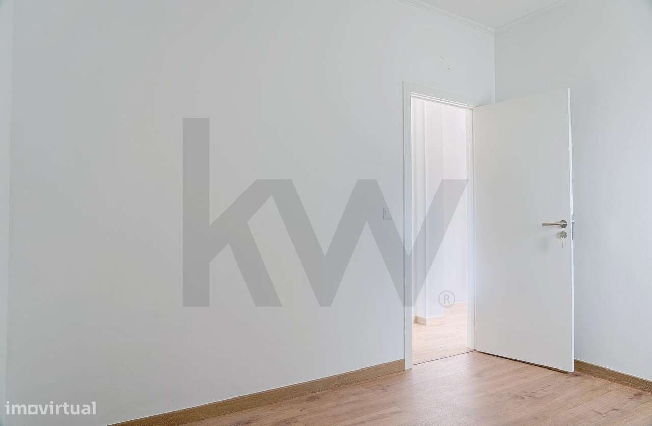 Apartamento T1 totalmente remodelado na Rua Vasco da Gama Fernandes --7