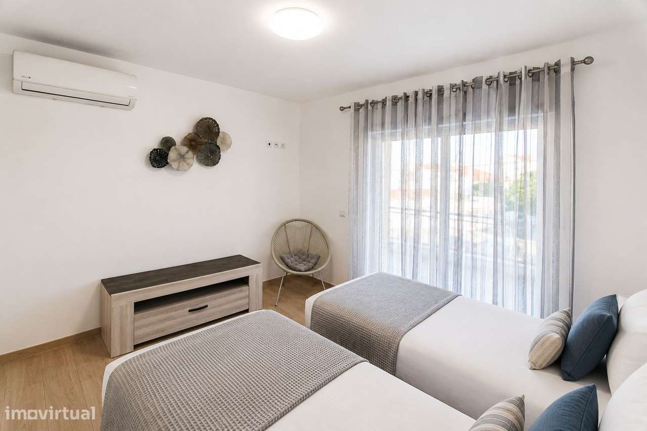 Apartamento T0+2 duplex mobilado e equipado na Manta Rota, Algarve-10