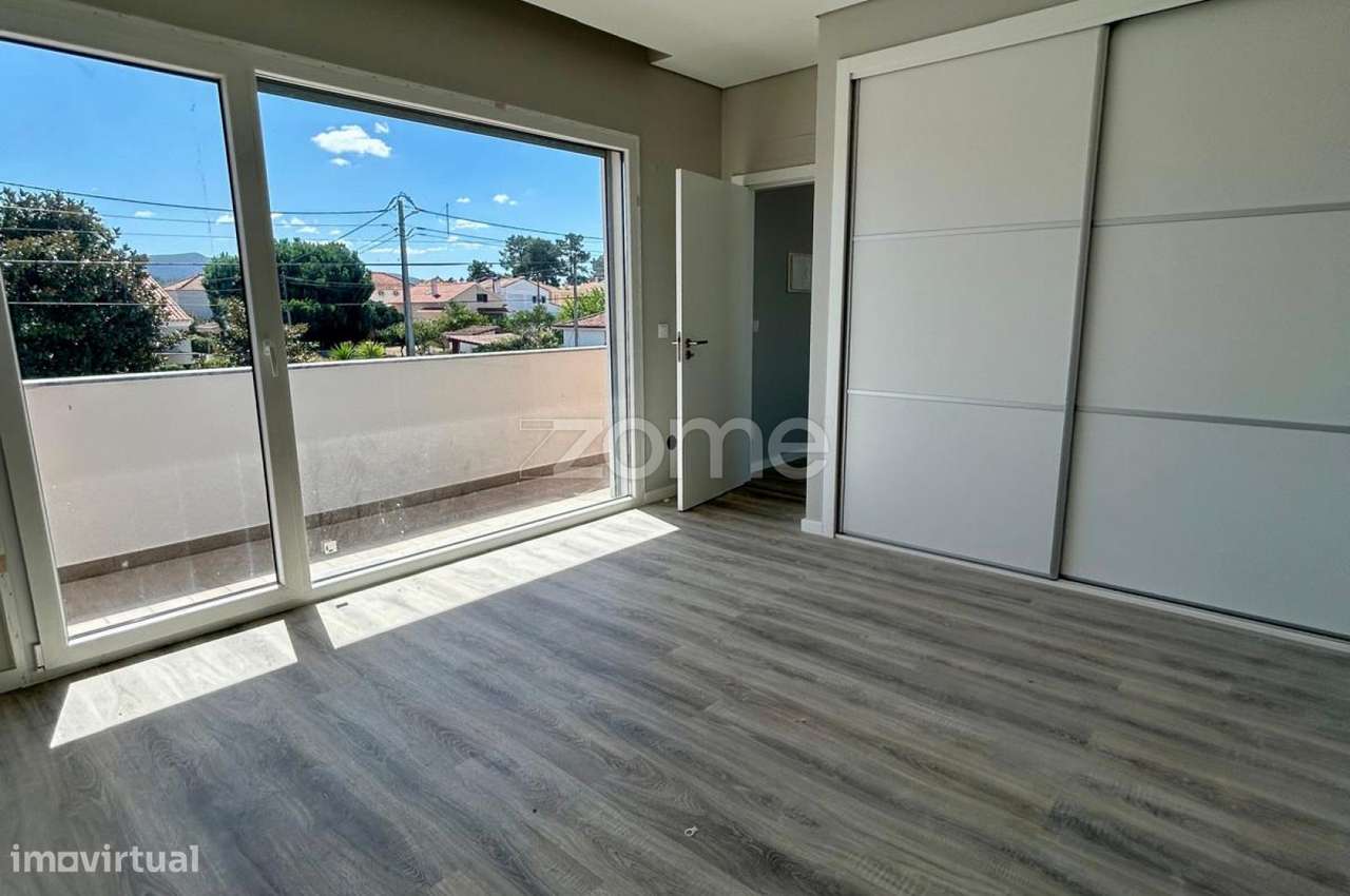 Moradia T4 com piscina, suíte e garagem em Azeitão-24
