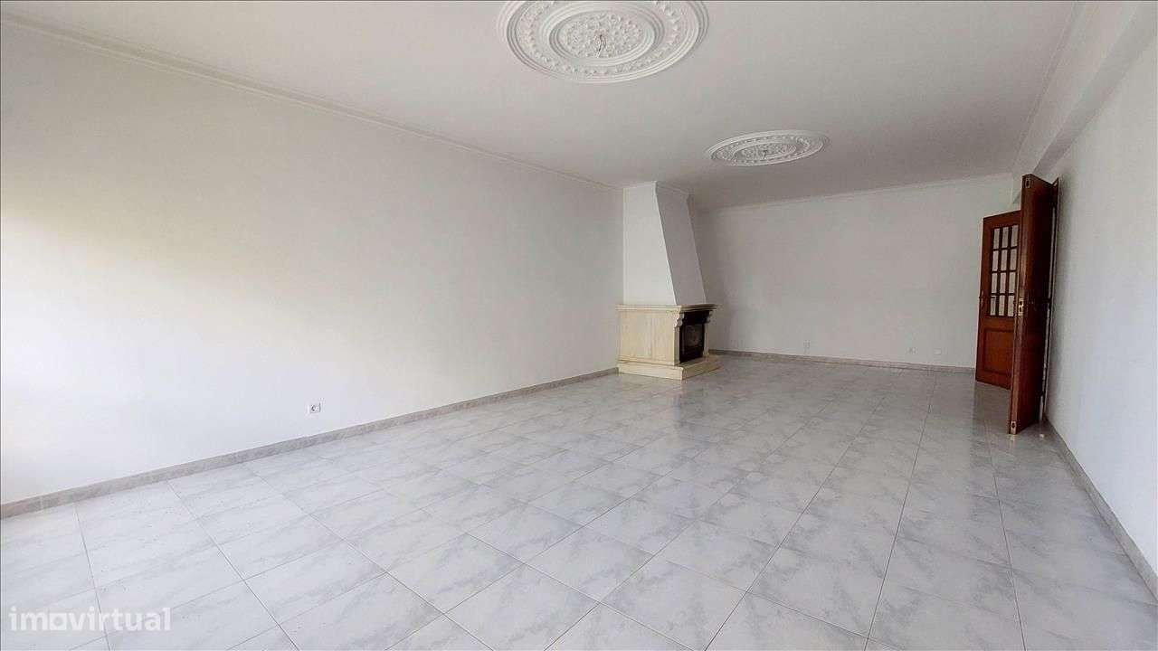 Apartamento T2 em zona central de Mem Martins - Grande imagem: 5/15