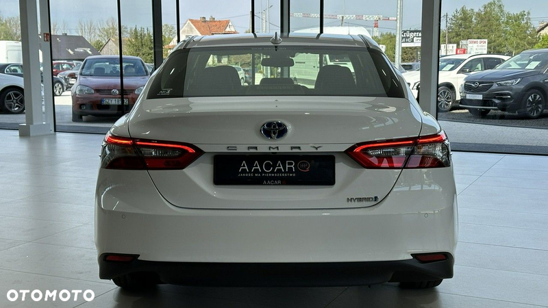 Toyota Camry - 4