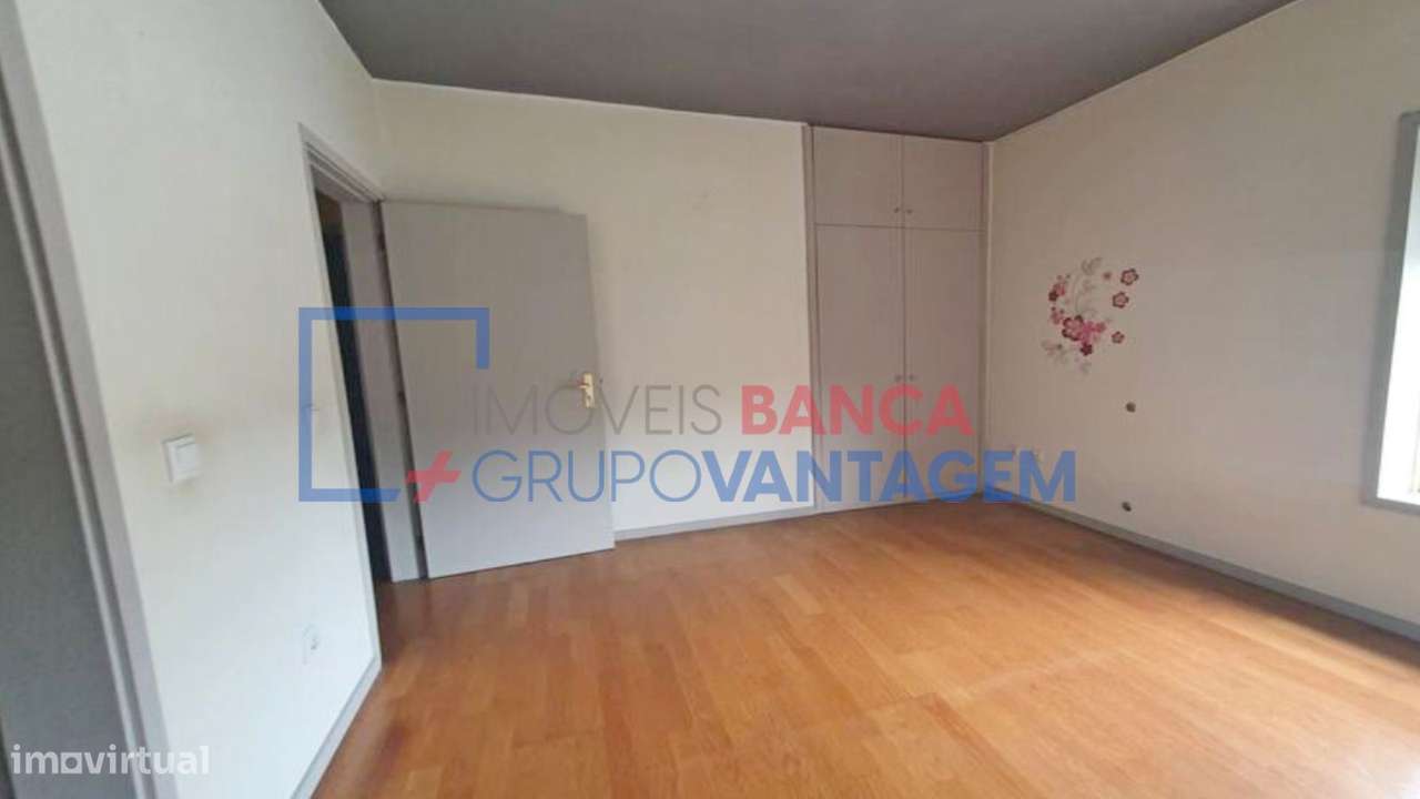 APARTAMENTO T3 - ÁGUAS SANTAS (MOSTEIRO) - Grande imagem: 5/8