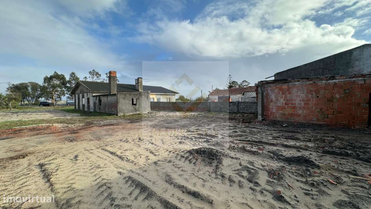 Moradia Geminada T3 em Bruto com Vista para a Ria-12