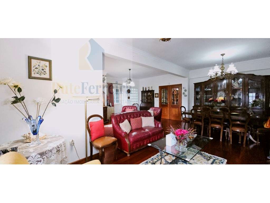 Moradia T5 com jardim privado e garagem !!-29