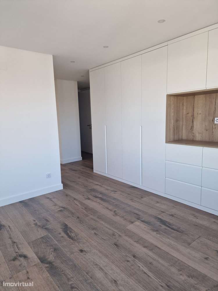 T3 2º Luxo c Estac. Arrecad., Varandas, Vistas jtº Forúm Almada-20