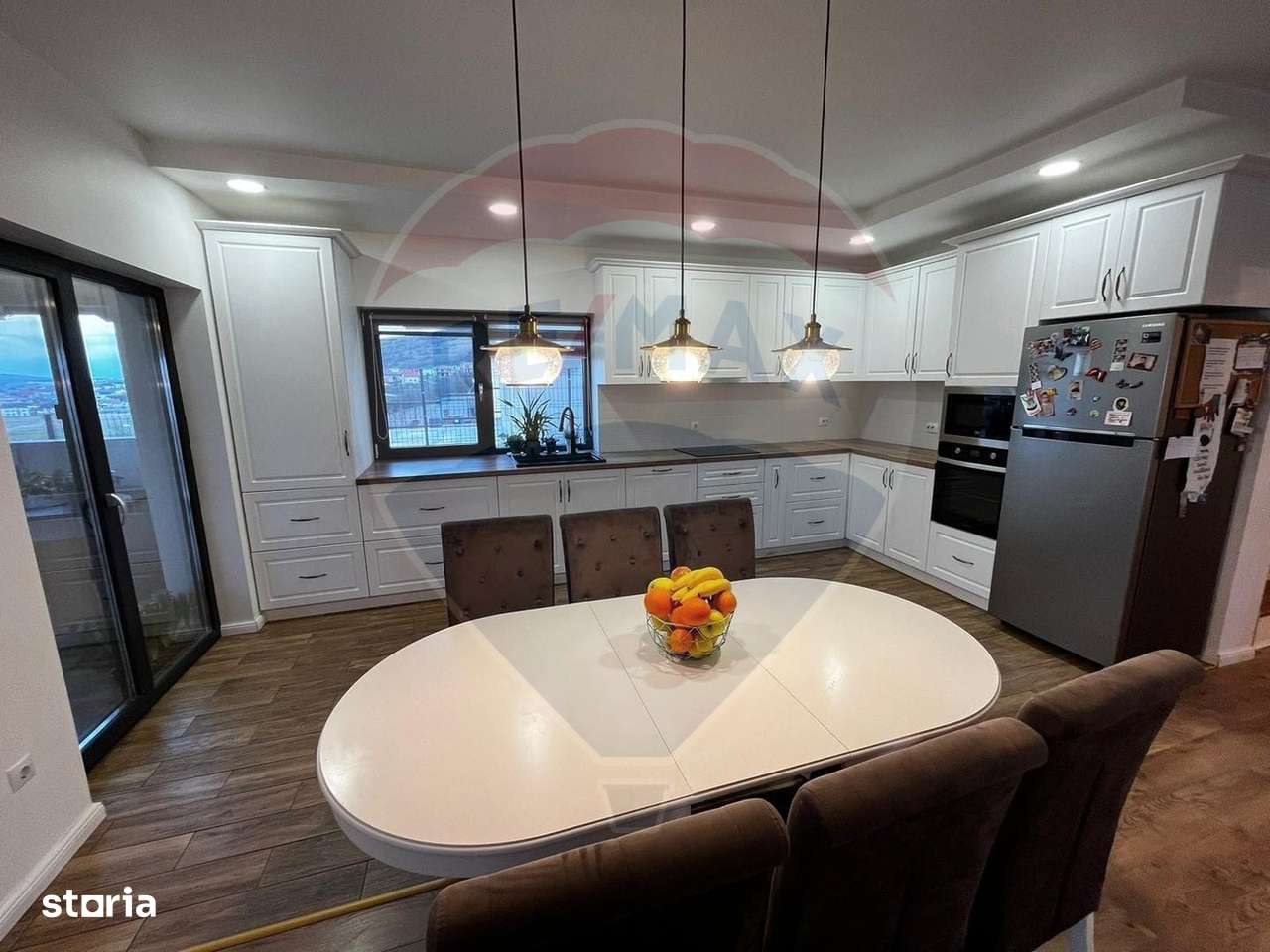 Casă individuală cu 4 dormitoare de vânzare str Planoarelor Dezmir - Imagine principală: 5/17