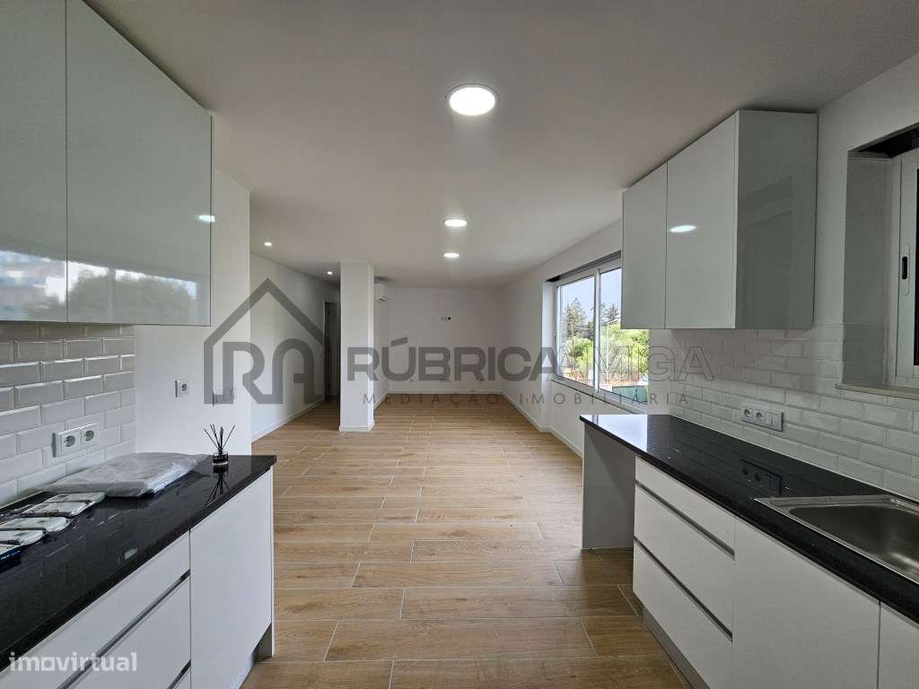 Moradia dúplex recuperada com garagem em Loulé-9