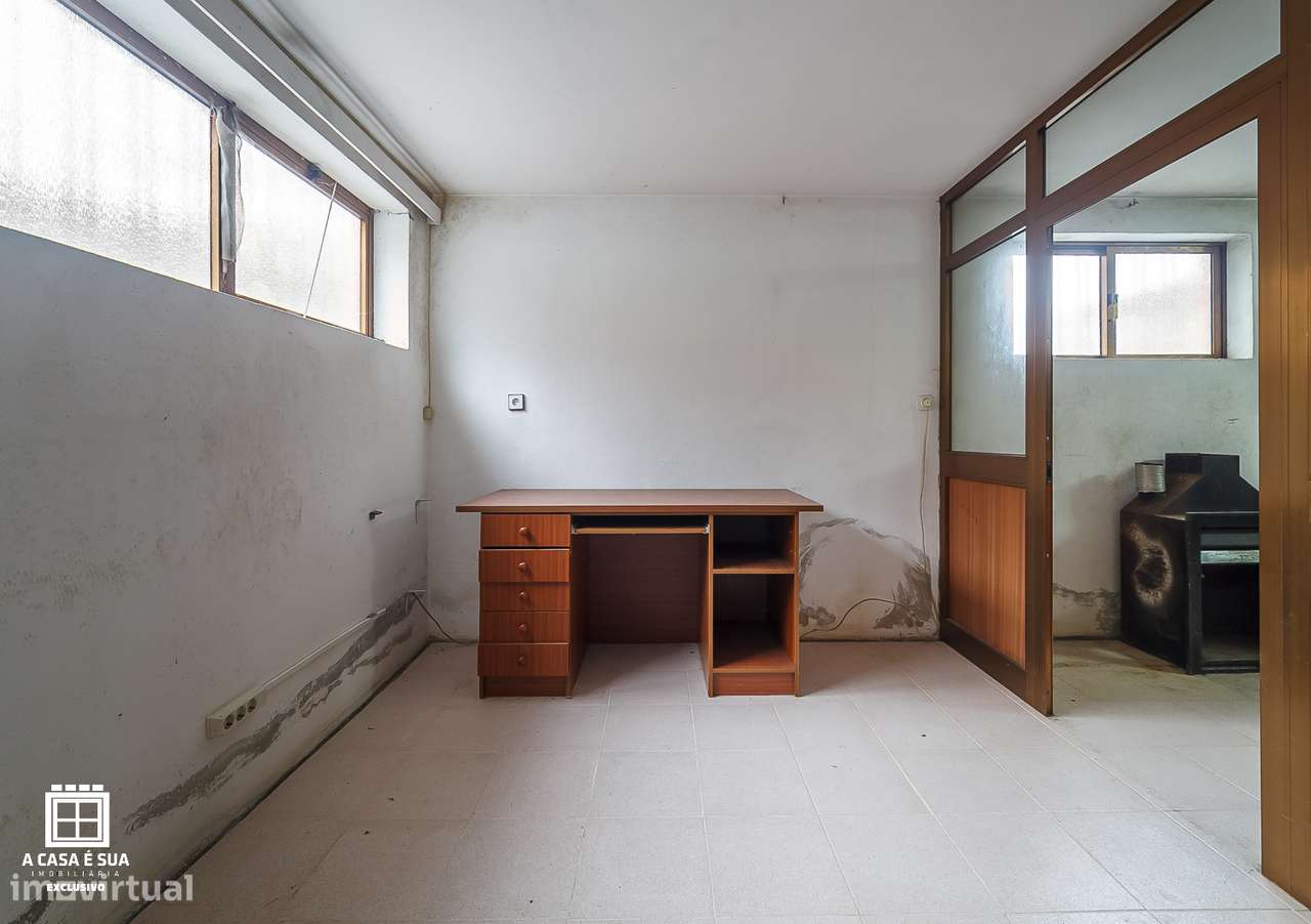 Moradia T4 de três frentes em Baguim do Monte - Exclusivo-31