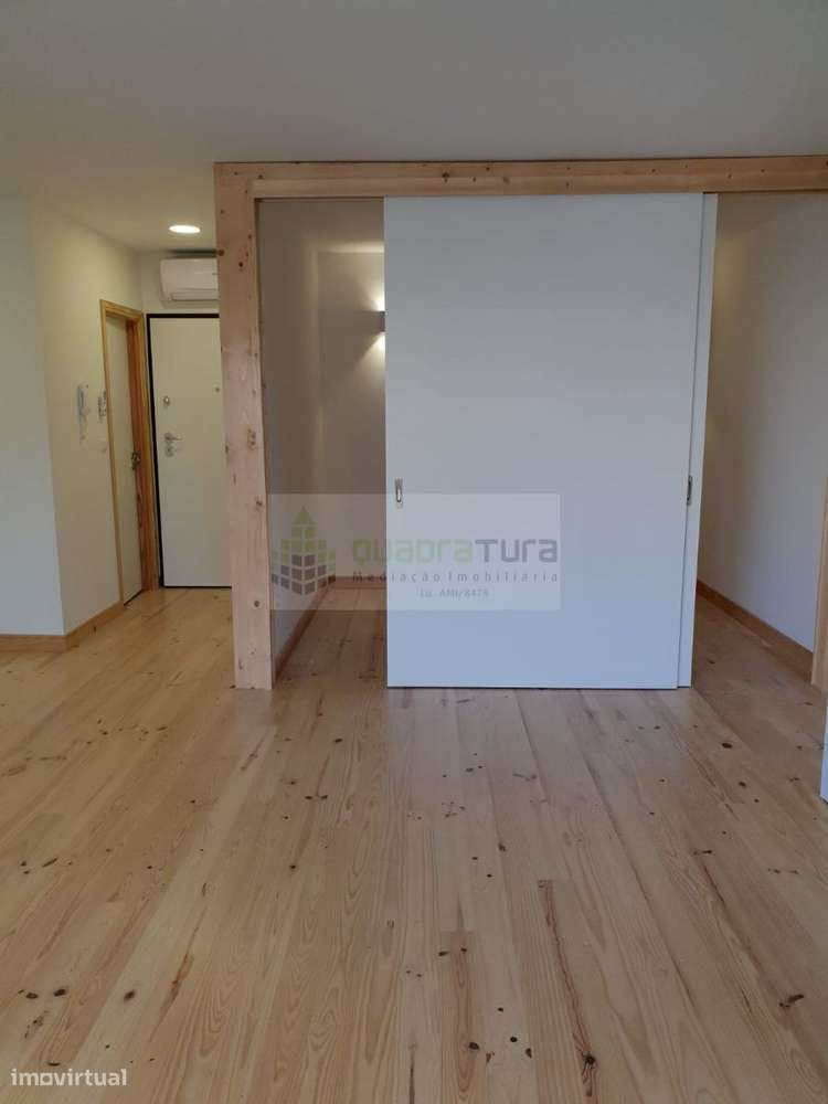 Apartamento T0 Espaçoso e C/ Terraço 24m2 | S. Dinis - Grande imagem: 5/13