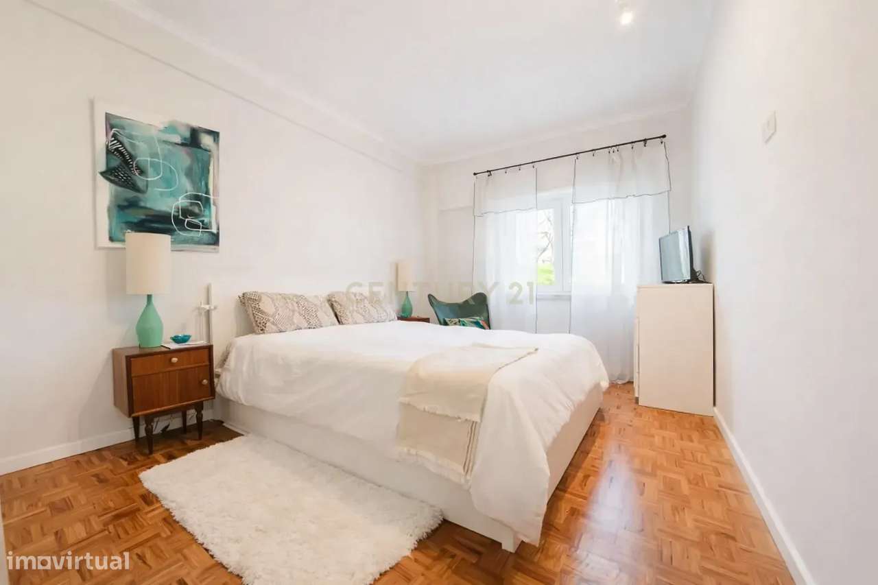 T4 luminoso com varanda ampla a 5 minutos da estação de Monte Abraão-19