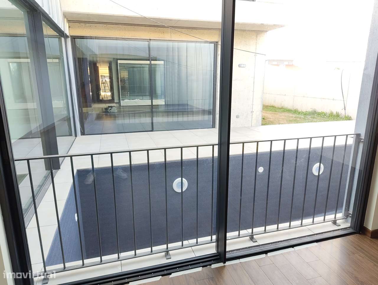 Moradia T5 com piscina e jardim em Canidelo-50