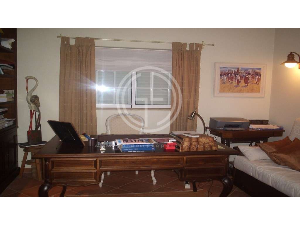 Moradia T4 com piscina localizada numa zona calma entre Loulé e Alm...-22