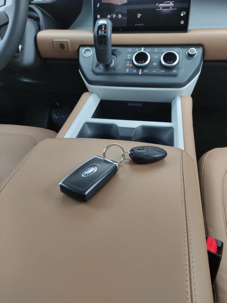 Land-Rover Defender 3.0 Diesel 250 KM — zdjęcie 2