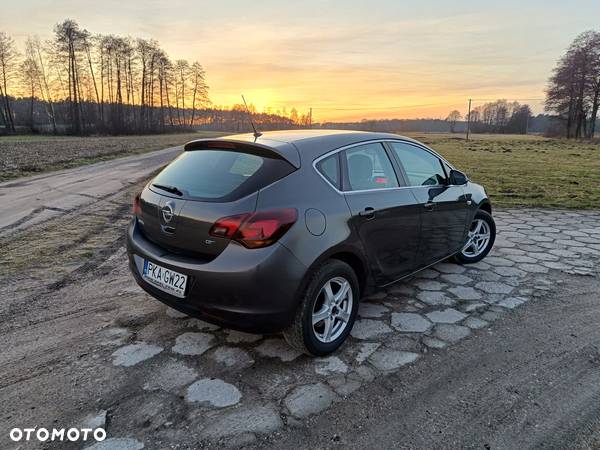 Opel Astra IV 1.7 CDTI Cosmo - 9