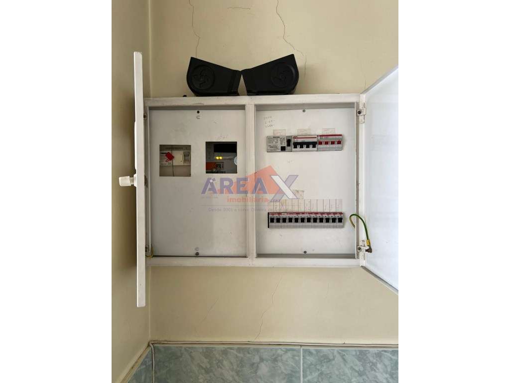 Para venda ou arrendamento. 2 lojas térreas, com a área total de 31... - Grande imagem: 4/22