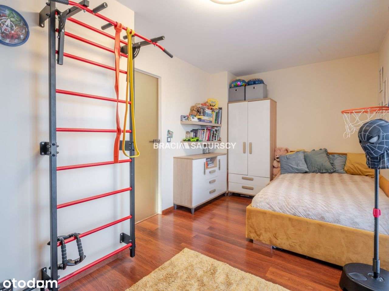 Dom z kominkiem i fotowoltaiką-16