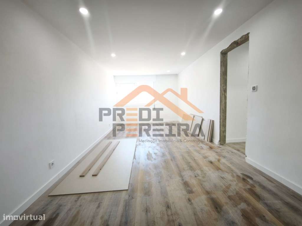 Situado em Santo António dos Cavaleiros, Torres da Bela Vista, T3 t...-7