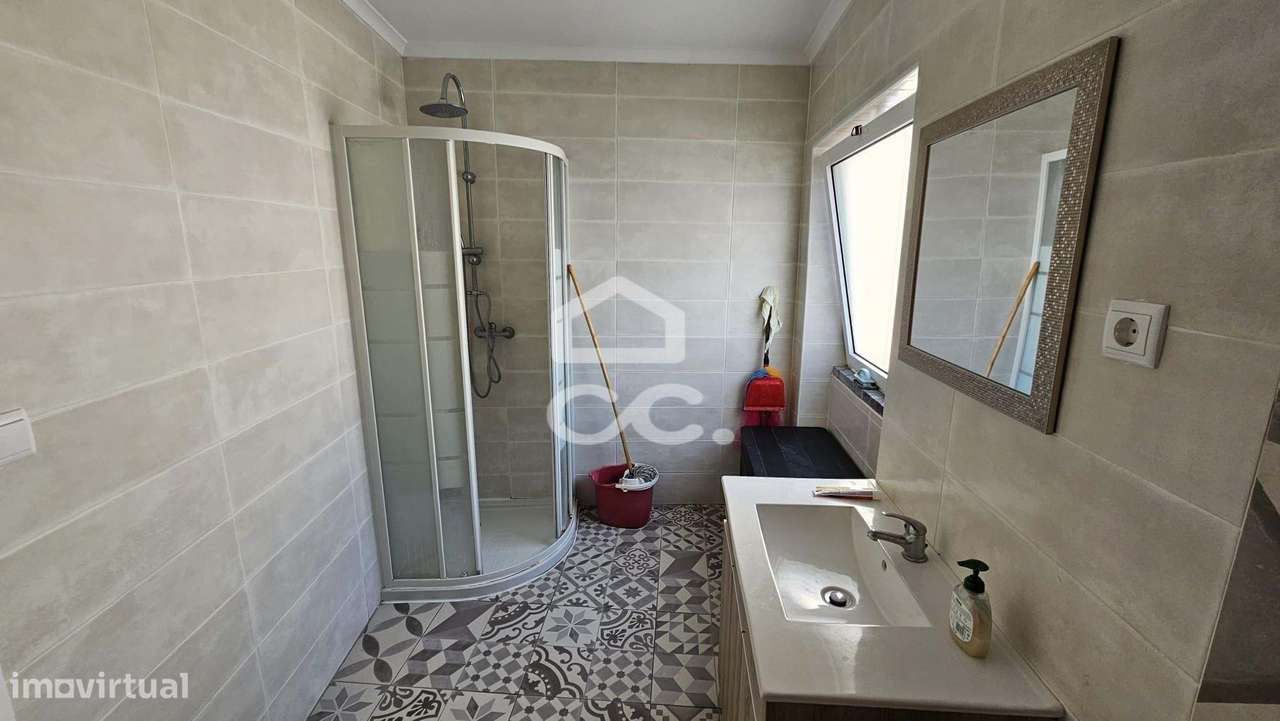 Alojamento com 10 quartos, pronto a rentabilizar, com obras recentes e-21