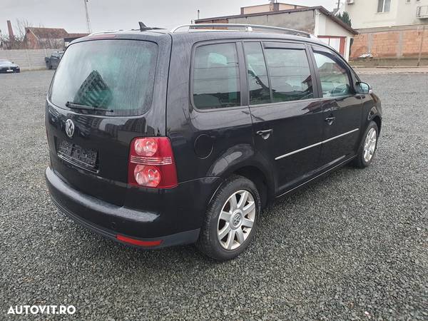 Volkswagen Touran 2.0 TDI DSG Highline - 23