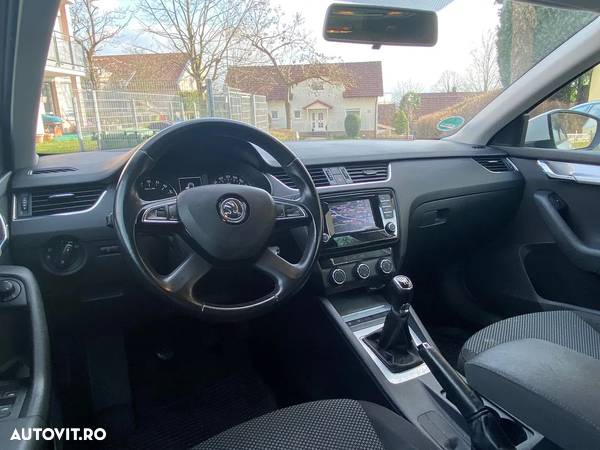 Skoda Octavia Combi Diesel 2.0 TDI Style - 8