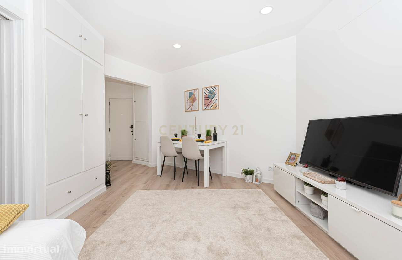 Apartamento Renovado com Vista Mar no Coração de Cascais-18