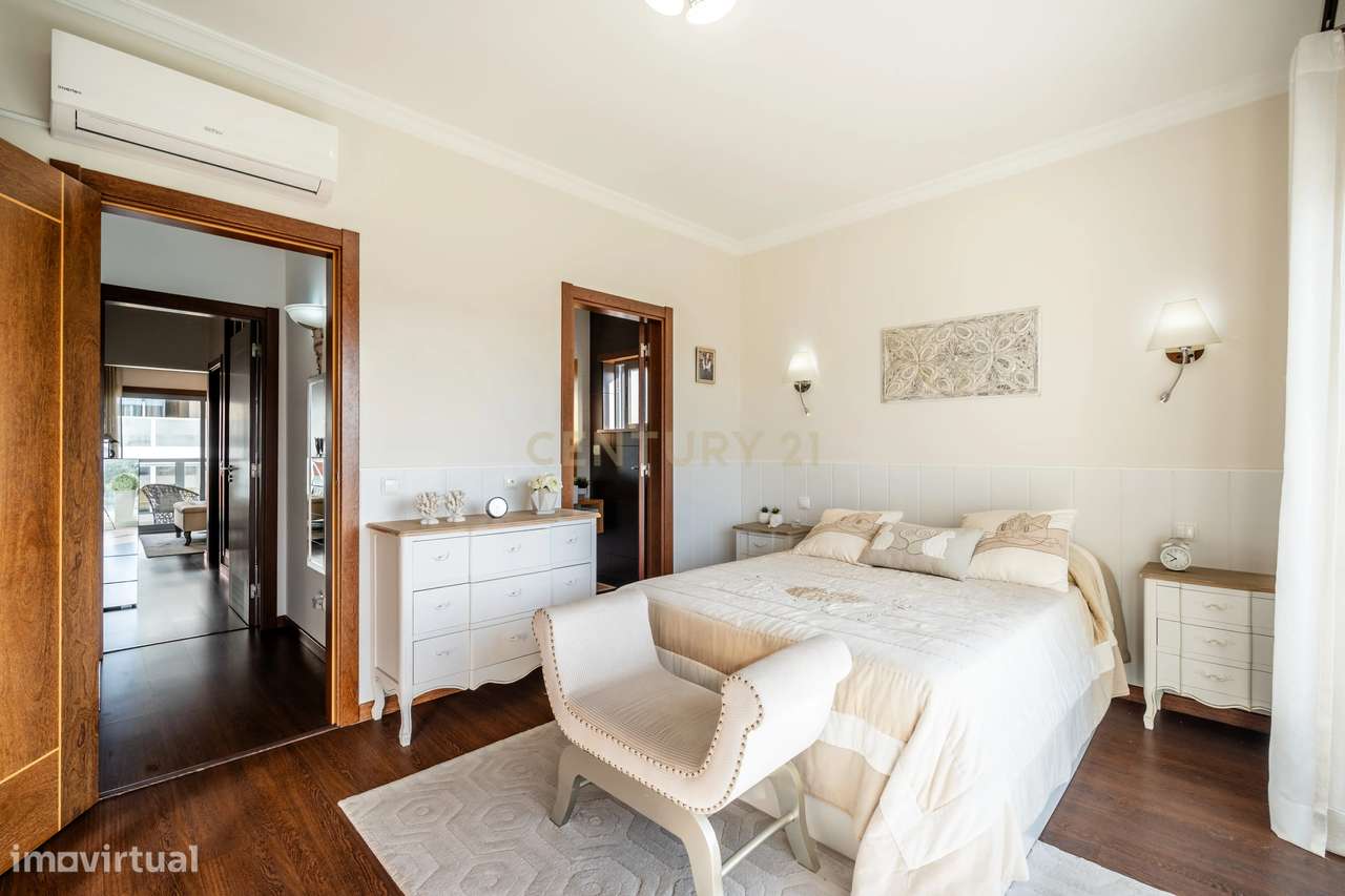 DUPLEX T2 DE CANTO COM AMPLAS VARANDAS E GARAGEM PERTO DA PRAIA!-27