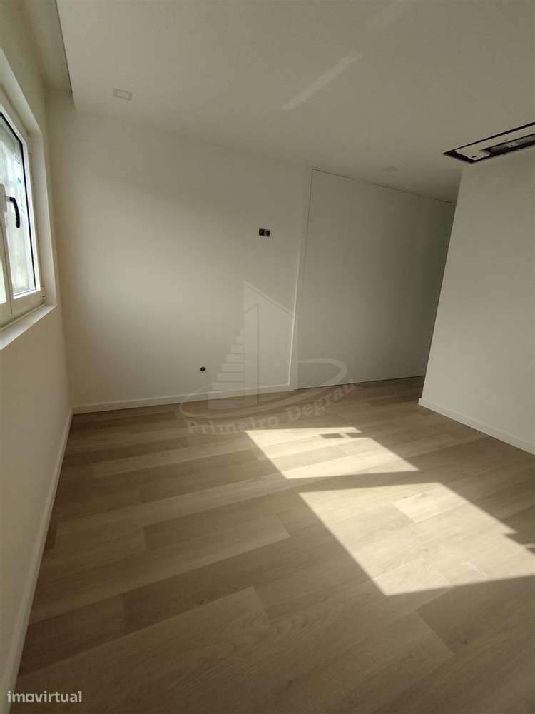 Moradia de 2 pisos com vistas fabulosas-31