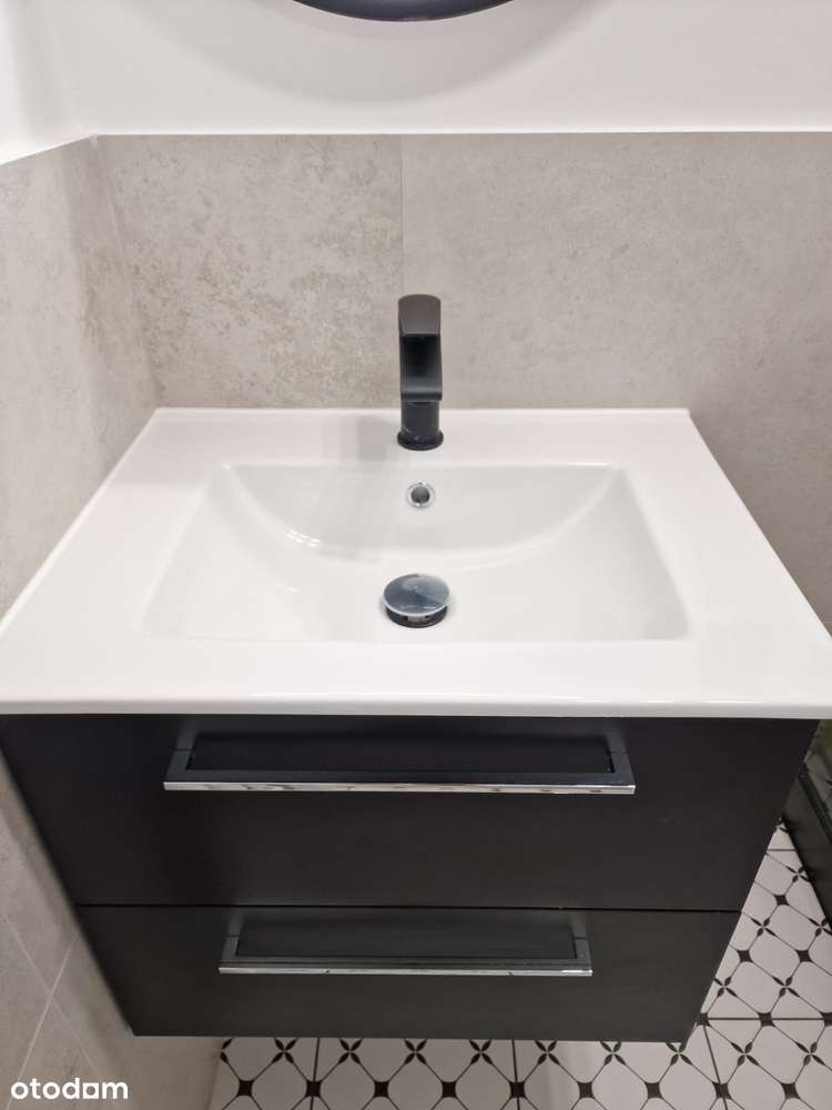 Po generalnym remoncie - 2 pokoje, winda, piwnica, 1 piętro, blisko UE - Pełny obrazek: 3/10