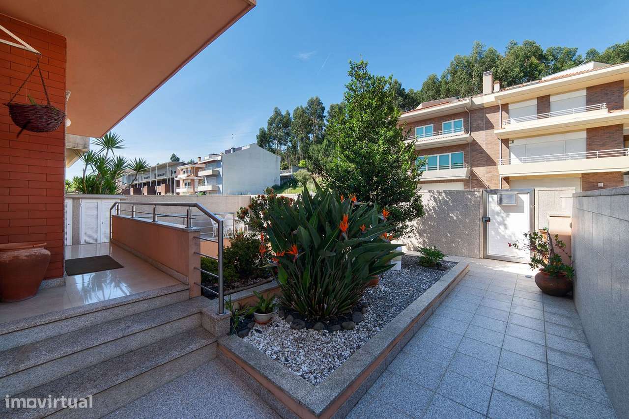 Fantástica Moradia Em Valongo.-29