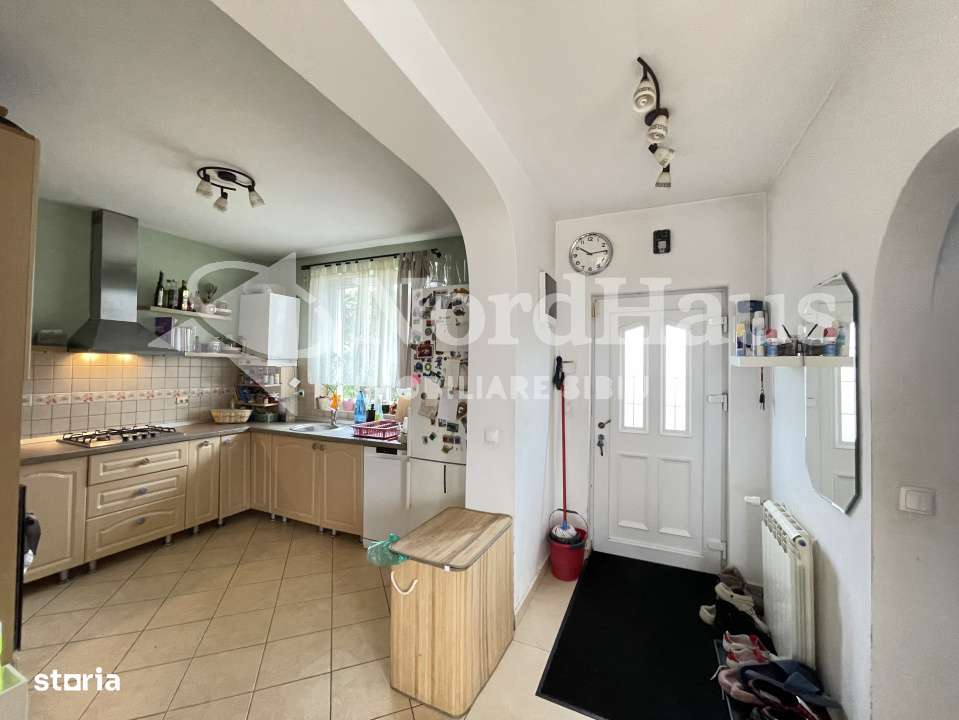 VANZARE CASA MODERNA CU TERASA SI GRADINA - SURA MICA, SIBIU-6